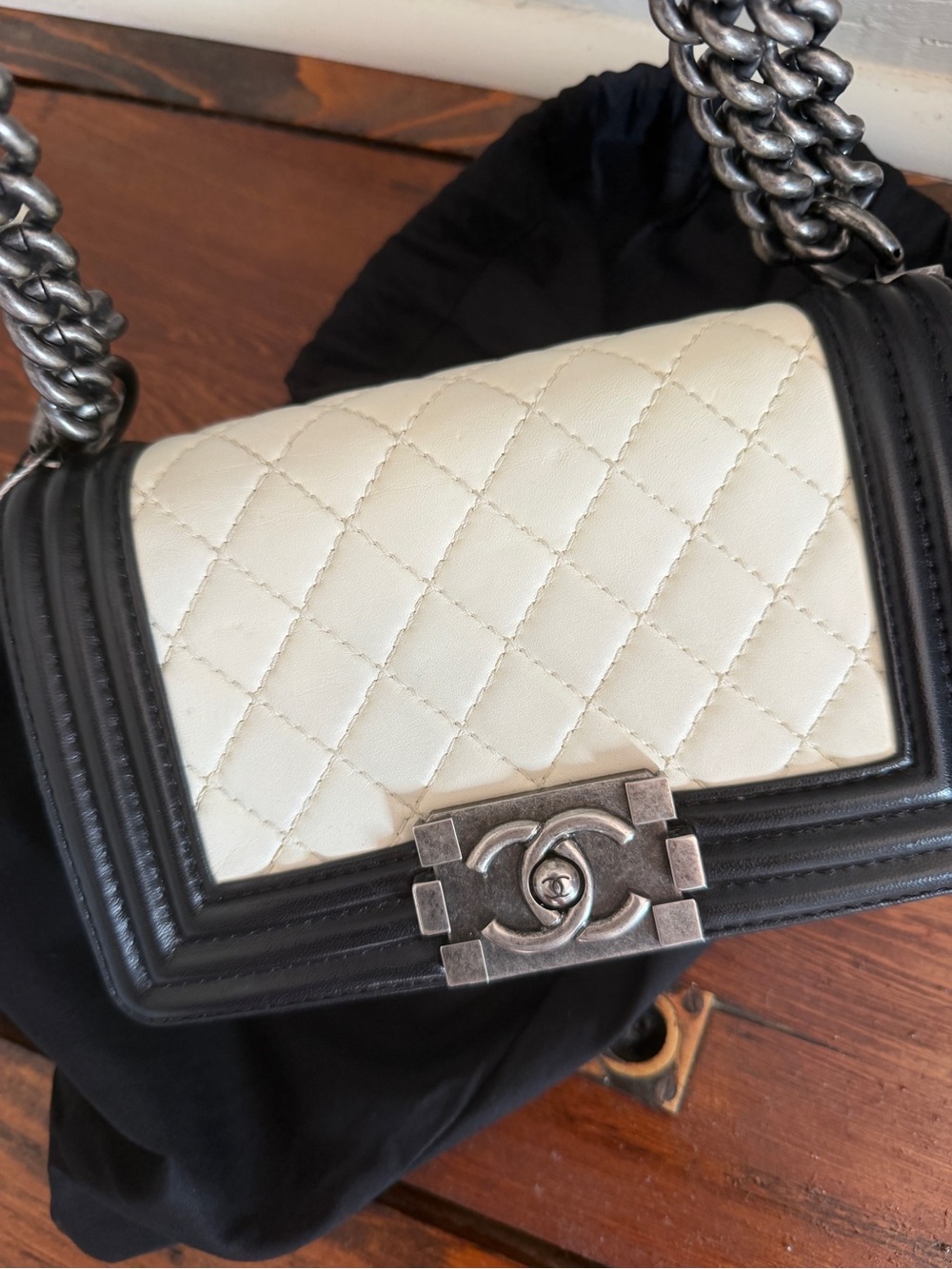 CHANEL Excellent Pre-Owned Quilted Two-Tone Boy Shoulder Bag in White and Black